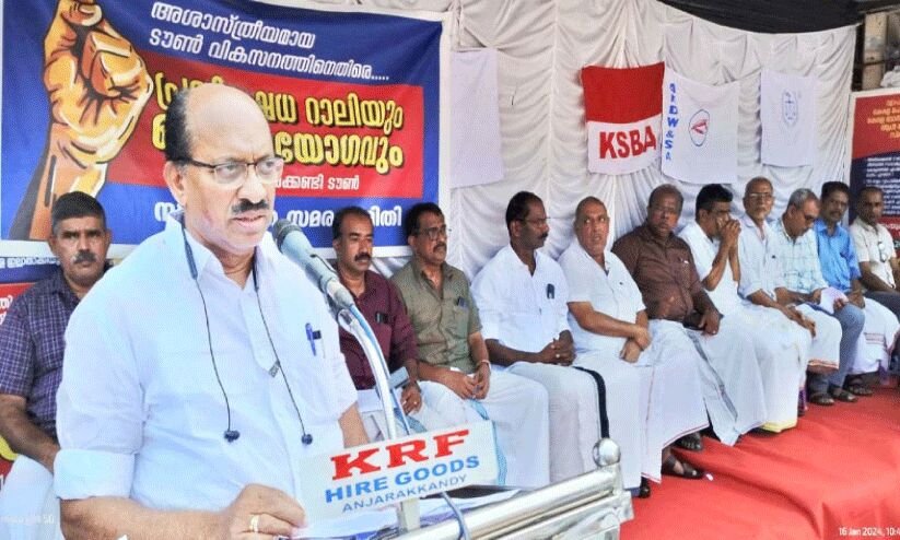 അശാസ്ത്രീയ റോഡ് വികസനം; കടയടച്ച് പ്രതിഷേധം അശാസ്ത്രീയ റോഡ് വികസനം; കടയടച്ച് പ്രതിഷേധം