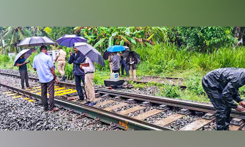 റെയിൽവേ പാളത്തിൽ കണക്ടിങ് റോഡ് ഊരി മാറിയ നിലയിൽ; ഓച്ചിറ റെയിൽവേ സ്റ്റേഷനു തെക്കുഭാഗത്തായുള്ള ട്രാക്കിലാണ് സംഭവം റെയിൽവേ പാളത്തിൽ കണക്ടിങ് റോഡ് ഊരി മാറിയ നിലയിൽ; ഓച്ചിറ റെയിൽവേ സ്റ്റേഷനു തെക്കുഭാഗത്തായുള്ള ട്രാക്കിലാണ് സംഭവം