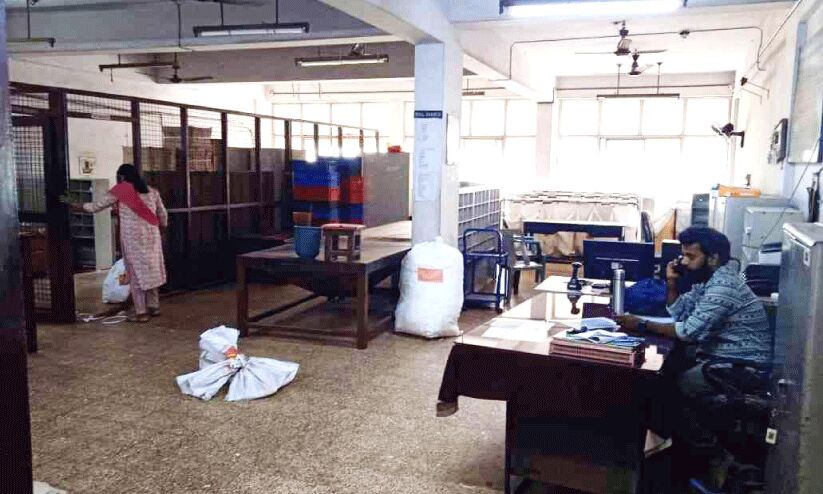 ആർ.എം.എസ് ഓഫിസ് കണ്ണൂരിലേക്ക് മാറ്റാൻ അണിയറ നീക്കം ആർ.എം.എസ് ഓഫിസ് കണ്ണൂരിലേക്ക് മാറ്റാൻ അണിയറ നീക്കം