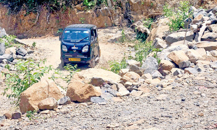 വി​ല​ങ്ങാ​ട്ടെ ദു​രി​തം അ​യ​യു​ന്നി​ല്ല