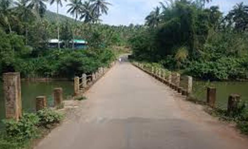 മുക്കത്ത് സംസ്ഥാന പാതയിൽ പുതിയ പാലം; ടെൻഡർ നടപടികളിലേക്ക് കടന്നു ആറു മീറ്റർ വീതിയിലാണ് പുതിയ പാലം മുക്കത്ത് സംസ്ഥാന പാതയിൽ പുതിയ പാലം; ടെൻഡർ നടപടികളിലേക്ക് കടന്നു ആറു മീറ്റർ വീതിയിലാണ് പുതിയ പാലം