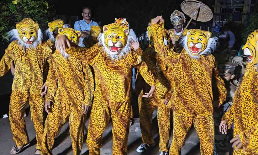 കരുനാഗപ്പള്ളിയിൽ പെൺപുലികൾ ഇറങ്ങി