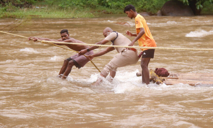 നിലമ്പൂരിൽ കിതച്ചും കുതിച്ചും മുന്നേറി പോളിങ് നിലമ്പൂരിൽ കിതച്ചും കുതിച്ചും മുന്നേറി പോളിങ്