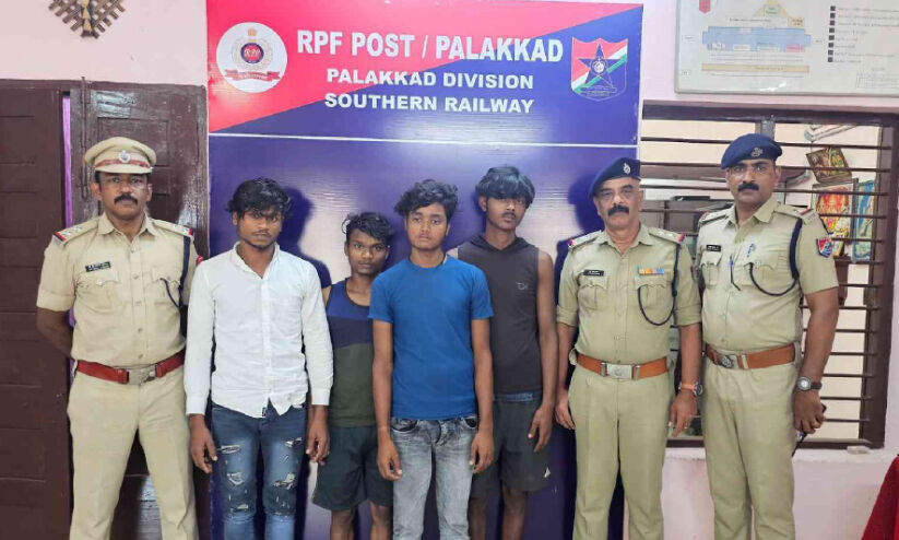 ട്രെയിനിന് കല്ലേറ്: നാല് ബിഹാർ സ്വദേശികൾ അറസ്റ്റിൽ ട്രെയിനിന് കല്ലേറ്: നാല് ബിഹാർ സ്വദേശികൾ അറസ്റ്റിൽ