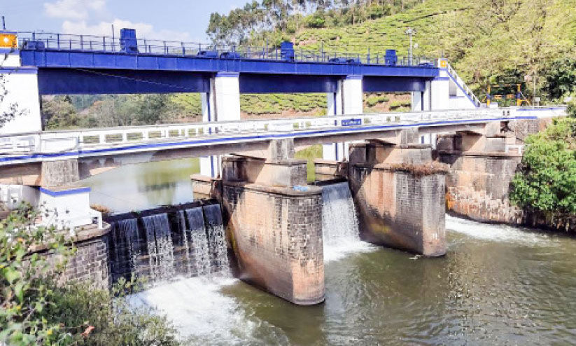 കാട്, മണ്ണ്, ചെളി: മൂന്നാർ ഹെഡ്വർക്സ് ഡാമിന്റെ സംഭരണശേഷി കുറയുന്നു കാട്, മണ്ണ്, ചെളി: മൂന്നാർ ഹെഡ്വർക്സ് ഡാമിന്റെ സംഭരണശേഷി കുറയുന്നു