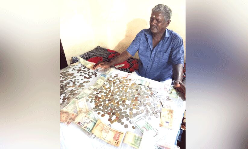 ചുമടെടുത്ത് കാർത്തികേയൻ സ്വരൂപിച്ചത് ലക്ഷങ്ങൾ വിലമതിക്കുന്ന കറൻസികൾ ചുമടെടുത്ത് കാർത്തികേയൻ സ്വരൂപിച്ചത് ലക്ഷങ്ങൾ വിലമതിക്കുന്ന കറൻസികൾ