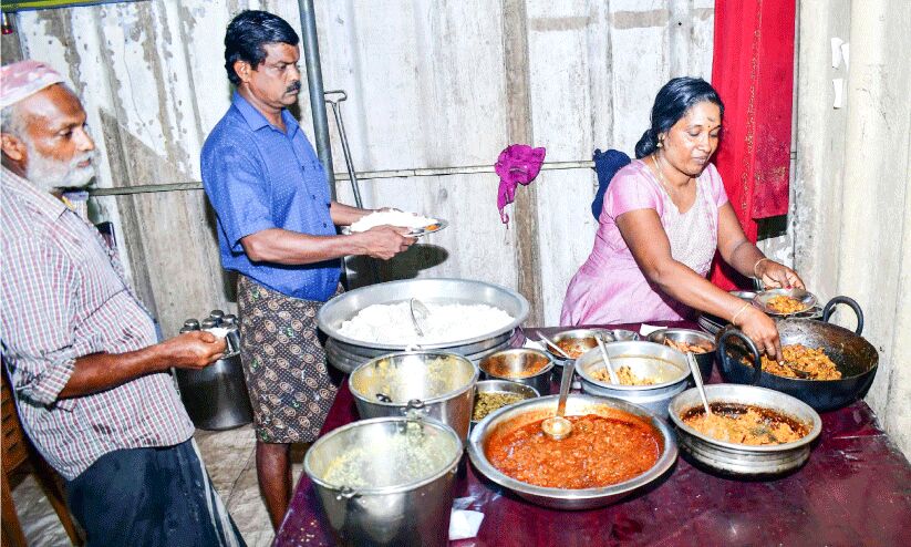 ‘സുഭിക്ഷ’മായി ഭക്ഷണം വിളമ്പി ജീവിതം ‘പ്രസന്ന’മാക്കി വീട്ടമ്മ ‘സുഭിക്ഷ’മായി ഭക്ഷണം വിളമ്പി ജീവിതം ‘പ്രസന്ന’മാക്കി വീട്ടമ്മ