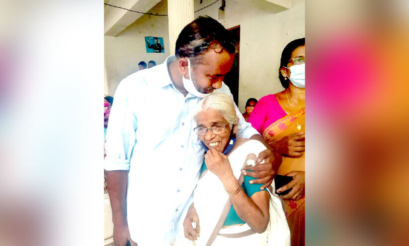 ആ മുഷിഞ്ഞ നോട്ടിലെ മാതൃസ്​നേഹം ഉള്ളിൽ തട്ടി; വയോധികയെ കണ്ടെത്തി മുത്തം നൽകി പി. പ്രസാദ്​