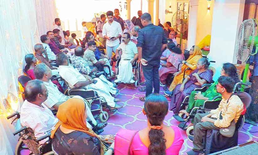 ജീവിത യാത്രക്കിടയിൽ സന്തോഷം പകുത്ത് അവർ ഒത്തുകൂടി ജീവിത യാത്രക്കിടയിൽ സന്തോഷം പകുത്ത് അവർ ഒത്തുകൂടി