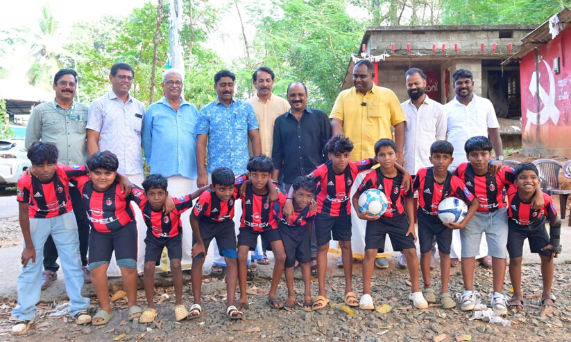 കരോൾ നടത്തി കിട്ടിയ തുക ​കാരുണ്യത്തിന്; കൗമാരക്കൂട്ടത്തിന് സർ​പ്രൈസുമായി ഷെയർ ആൻഡ് കെയർ