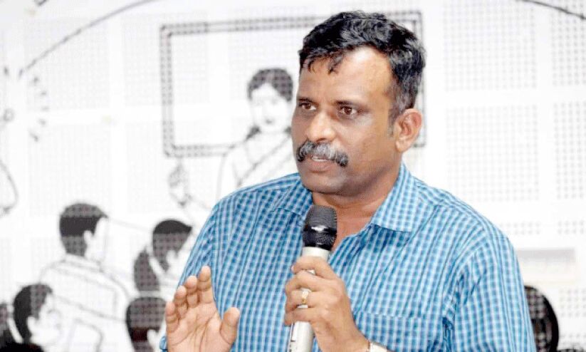 പുസ്തകമാണ് ലഹരി; സ്റ്റൈജു മാസ്റ്ററുടെ ‘പുസ്തക ചങ്ങാത്ത പദ്ധതി’ 100ലേക്ക് പുസ്തകമാണ് ലഹരി; സ്റ്റൈജു മാസ്റ്ററുടെ ‘പുസ്തക ചങ്ങാത്ത പദ്ധതി’ 100ലേക്ക്