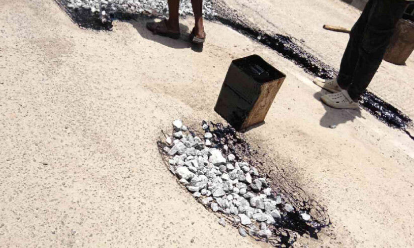 മാസങ്ങൾക്ക് മുമ്പ് 1.80 കോടി ചെലവിട്ട് പണിത റോഡ് തകർന്നു; വ്യാപക ക്രമക്കേടെന്ന് കോൺഗ്രസ് മാസങ്ങൾക്ക് മുമ്പ് 1.80 കോടി ചെലവിട്ട് പണിത റോഡ് തകർന്നു; വ്യാപക ക്രമക്കേടെന്ന് കോൺഗ്രസ്