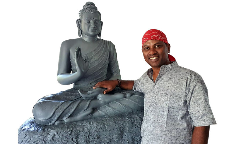 അനുഗ്രഹീത കലാകാരനുണ്ട് ഇങ്ങ് യു.എ.ഇയിൽ അനുഗ്രഹീത കലാകാരനുണ്ട് ഇങ്ങ് യു.എ.ഇയിൽ