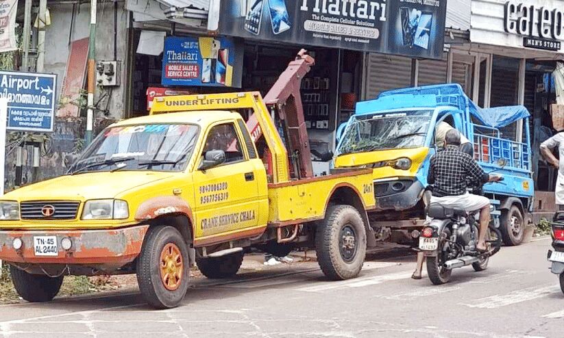 അപകടങ്ങൾ തുടർക്കഥയായി അഞ്ചരക്കണ്ടി ജങ്ഷൻ അപകടങ്ങൾ തുടർക്കഥയായി അഞ്ചരക്കണ്ടി ജങ്ഷൻ