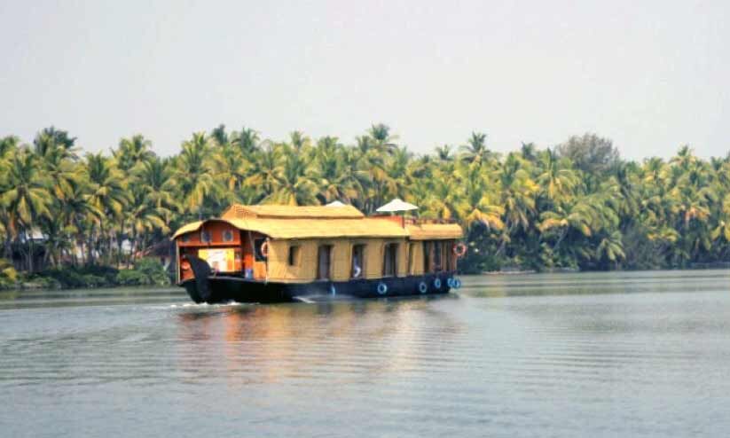 കടലും കായലും ആസ്വദിക്കാം; കല്ലുമ്മക്കായ രുചിക്കാം കടലും കായലും ആസ്വദിക്കാം; കല്ലുമ്മക്കായ രുചിക്കാം