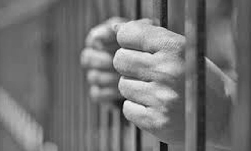 പതിമൂന്നുകാരിക്ക്​ പീഡനം: പിതാവിന്​ 17 വർഷം തടവ്