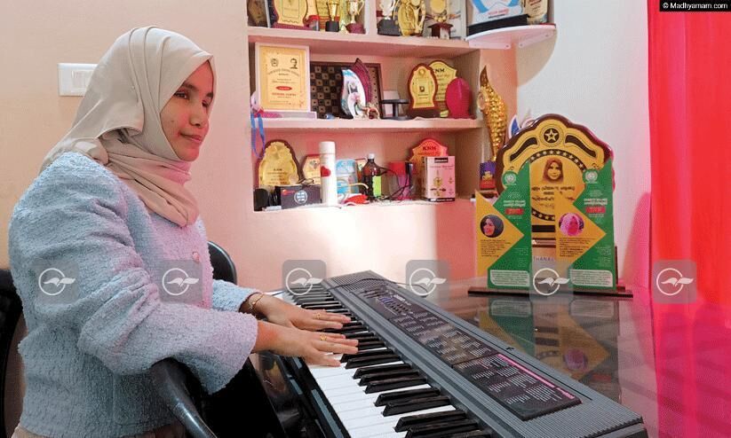 അമാവാസിയെ ജ്വലിപ്പിച്ച പൂർണചന്ദ്രൻ