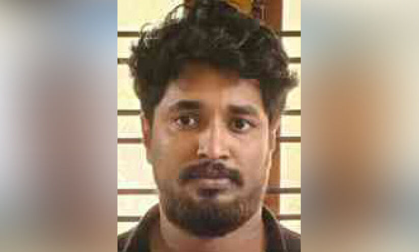 മഞ്ചേരിയിൽ 32 കുപ്പി മദ്യവുമായി യുവാവ് പിടിയിൽ മഞ്ചേരിയിൽ 32 കുപ്പി മദ്യവുമായി യുവാവ് പിടിയിൽ