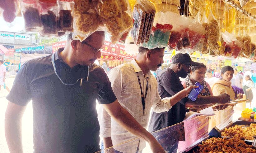 ഓച്ചിറ വൃശ്ചികോത്സവം; ആരോഗ്യ വകുപ്പ് പരിശോധന കർശനം ഓച്ചിറ വൃശ്ചികോത്സവം; ആരോഗ്യ വകുപ്പ് പരിശോധന കർശനം