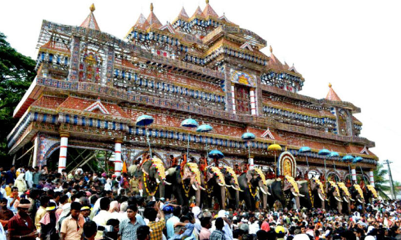 മീ​ന​ത്തി​ന്റെ സ്വ​ന്തം നെ​ന്മാ​റ വേ​ല ഇ​ന്ന്