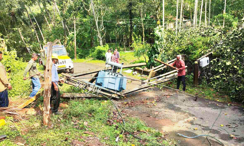 മലയോരത്ത് കൊടുങ്കാറ്റും പേമാരിയും മലയോരത്ത് കൊടുങ്കാറ്റും പേമാരിയും