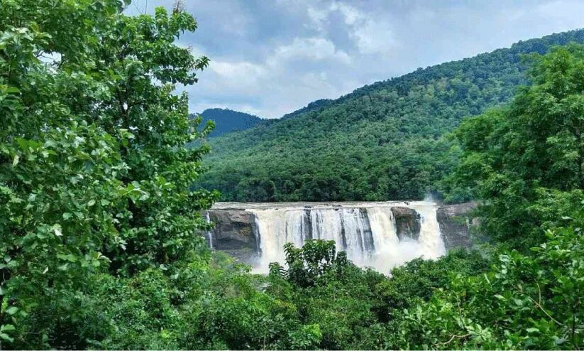വയനാട് ദുരന്തം തീർത്ത ഭയം; തിരക്കൊഴിഞ്ഞ് അതിരപ്പിള്ളി വയനാട് ദുരന്തം തീർത്ത ഭയം; തിരക്കൊഴിഞ്ഞ് അതിരപ്പിള്ളി