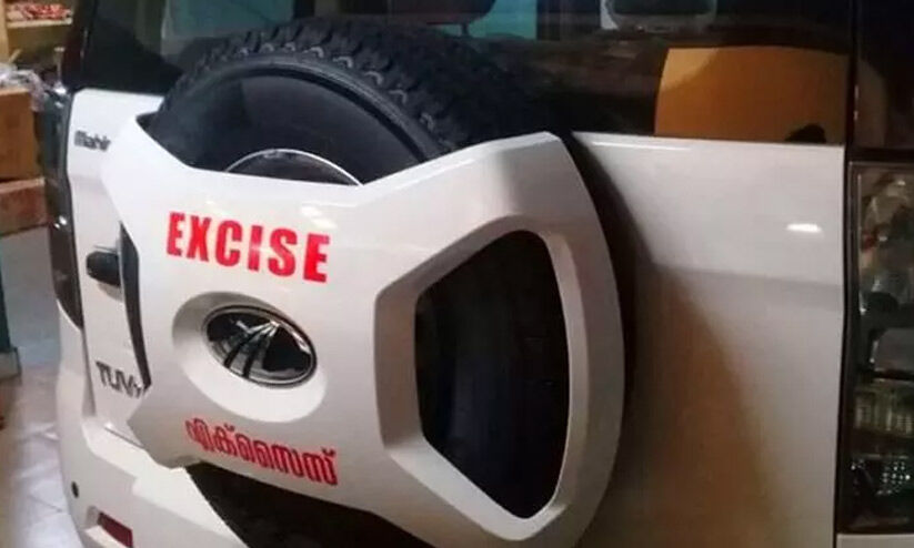 വില്പനക്കായി സൂക്ഷിച്ച 37 ലിറ്റര് മദ്യം പിടികൂടി വില്പനക്കായി സൂക്ഷിച്ച 37 ലിറ്റര് മദ്യം പിടികൂടി