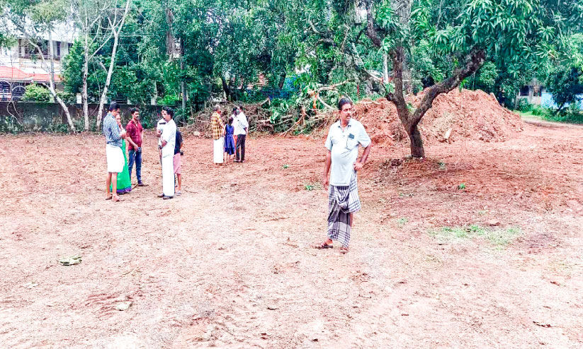 പറവൂരിലെ ഡ്രൈവിങ് ടെസ്റ്റ് ഗ്രൗണ്ട് പുത്തൻവേലിക്കരയിലേക്ക് മാറ്റുന്നു പറവൂരിലെ ഡ്രൈവിങ് ടെസ്റ്റ് ഗ്രൗണ്ട് പുത്തൻവേലിക്കരയിലേക്ക് മാറ്റുന്നു