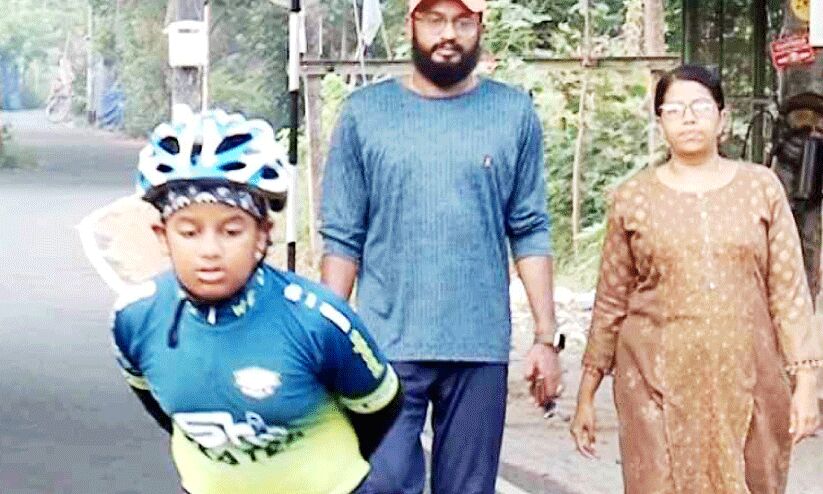 സ്കേറ്റിങ് റോളറിൽ സ്വർണം വാരിക്കൂട്ടി ഒമ്പതുകാരൻ ആർവിഷ് വിശോഭ് സ്കേറ്റിങ് റോളറിൽ സ്വർണം വാരിക്കൂട്ടി ഒമ്പതുകാരൻ ആർവിഷ് വിശോഭ്