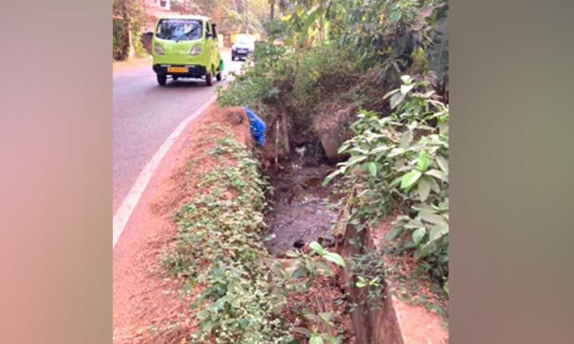 കൈവരിയാണ്, കണ്ടില്ലെന്ന് നടിക്കരുത് കൈവരിയാണ്, കണ്ടില്ലെന്ന് നടിക്കരുത്