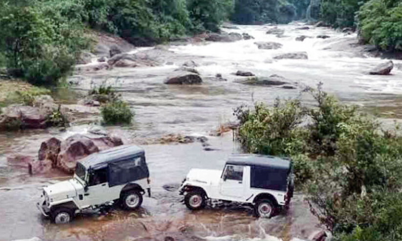 മാങ്കുളം; സഞ്ചാരികളുടെ ഇഷ്ടഭൂമി