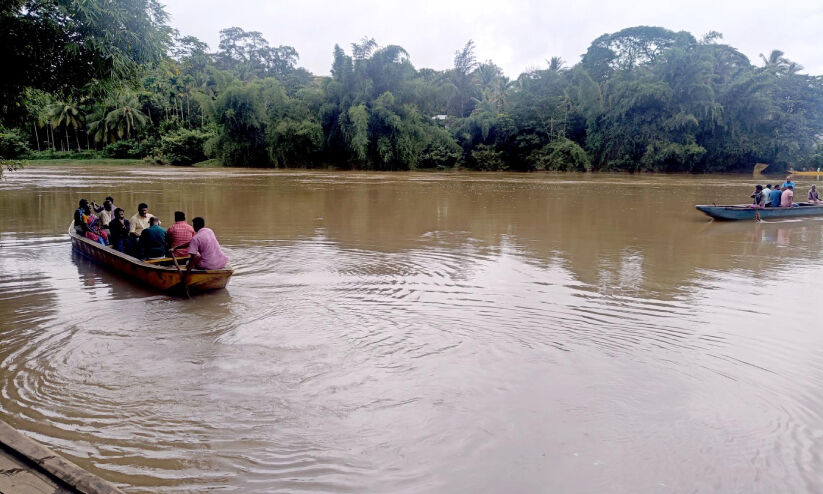 യാ​ത്രക്കാർ കുറഞ്ഞു; തോണി സർവിസ്​ പ്രതിസന്ധിയിൽ