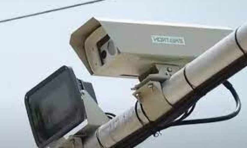 എ.ഐ കാമറയിൽ പതിഞ്ഞു; തോട്ടിയുമായി പോയ കെ.എസ്.ഇ.ബി വാഹനത്തിന് 20,500 രൂപ പിഴ എ.ഐ കാമറയിൽ പതിഞ്ഞു; തോട്ടിയുമായി പോയ കെ.എസ്.ഇ.ബി വാഹനത്തിന് 20,500 രൂപ പിഴ