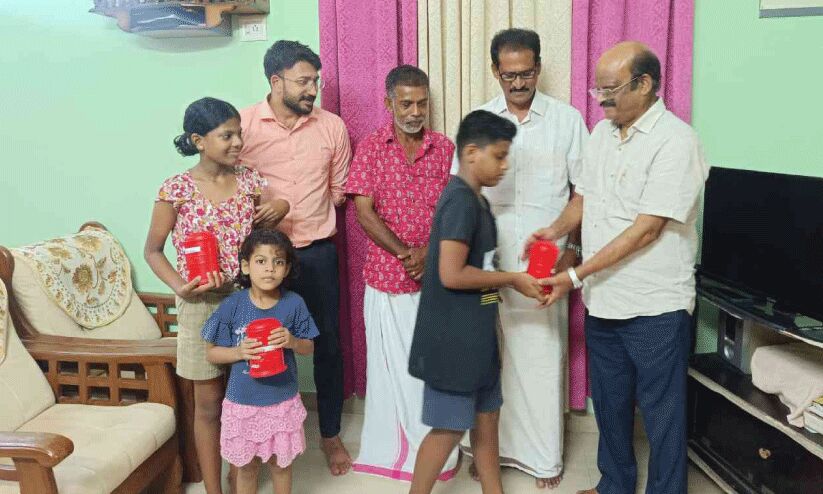 ഞങ്ങളുടെ പോക്കറ്റ് മണിയും ഡയാലിസിസിന് ഞങ്ങളുടെ പോക്കറ്റ് മണിയും ഡയാലിസിസിന്