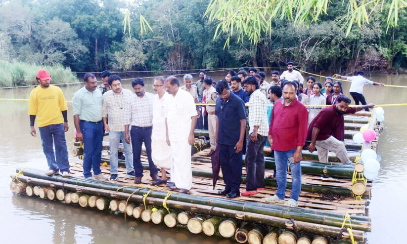 വരുന്നോ, കുറുവാ ദ്വീപിൽ ചങ്ങാടത്തിൽ പോകാം വരുന്നോ, കുറുവാ ദ്വീപിൽ ചങ്ങാടത്തിൽ പോകാം