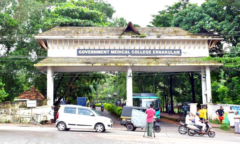 ‘ചികിത്സ’ തേടി ആതുരാലയം ‘ചികിത്സ’ തേടി ആതുരാലയം