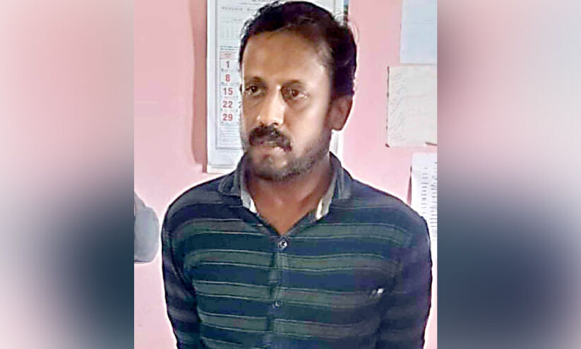 തണ്ടപ്പേർ സർട്ടിഫിക്കറ്റിന് കൈക്കൂലി: വില്ലേജ് ഫീൽഡ് അസിസ്റ്റന്റ് വിജിലൻസ് പിടിയിൽ തണ്ടപ്പേർ സർട്ടിഫിക്കറ്റിന് കൈക്കൂലി: വില്ലേജ് ഫീൽഡ് അസിസ്റ്റന്റ് വിജിലൻസ് പിടിയിൽ