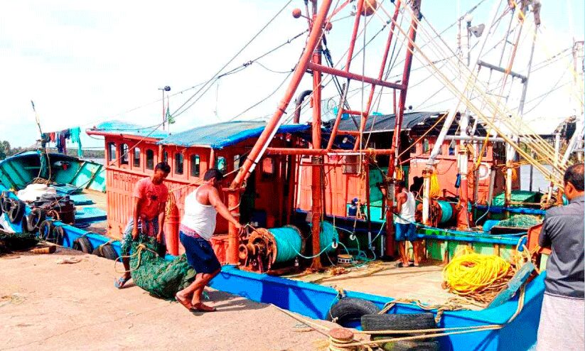 പ്രതീക്ഷ‍യുടെ വലകളുമായി വീണ്ടും കടലലകളിലേക്ക്