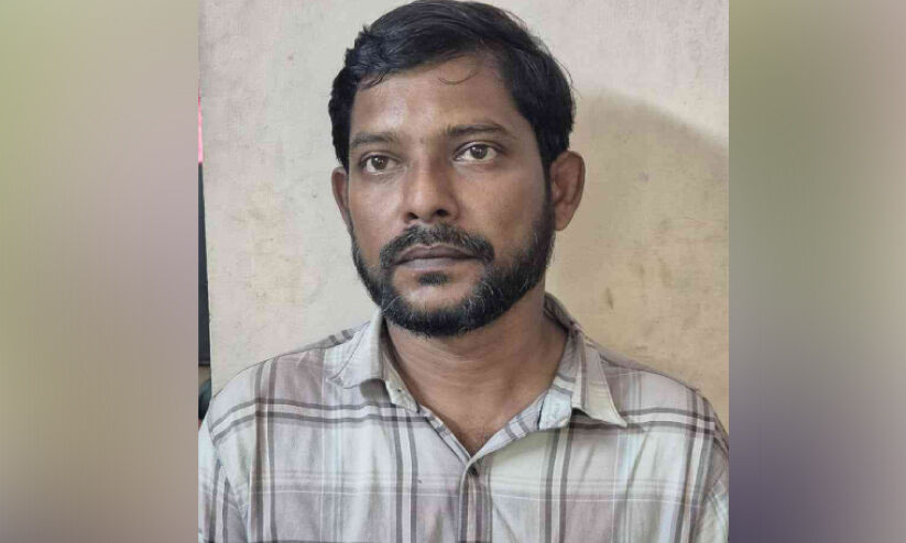 ഇരിക്കൂറിൽ വീട് കേന്ദ്രീകരിച്ച് കഞ്ചാവ് വിൽപന; 2.700 കിലോ കഞ്ചാവുമായി യുവാവ് അറസ്റ്റിൽ ഇരിക്കൂറിൽ വീട് കേന്ദ്രീകരിച്ച് കഞ്ചാവ് വിൽപന; 2.700 കിലോ കഞ്ചാവുമായി യുവാവ് അറസ്റ്റിൽ