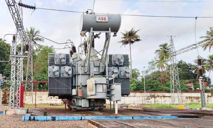 പുനലൂർ റെയിൽവേ സബ് സ്റ്റേഷനിൽ വൈദ്യുതി എത്തുന്നു പുനലൂർ റെയിൽവേ സബ് സ്റ്റേഷനിൽ വൈദ്യുതി എത്തുന്നു