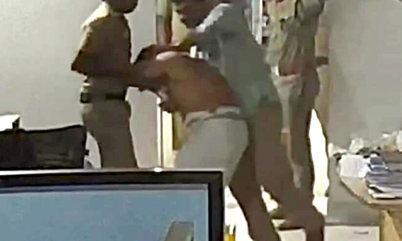 പൊലീസിന്റെ ഇടിമുറികൾ സിനിമാക്കഥയല്ല പൊലീസിന്റെ ഇടിമുറികൾ സിനിമാക്കഥയല്ല