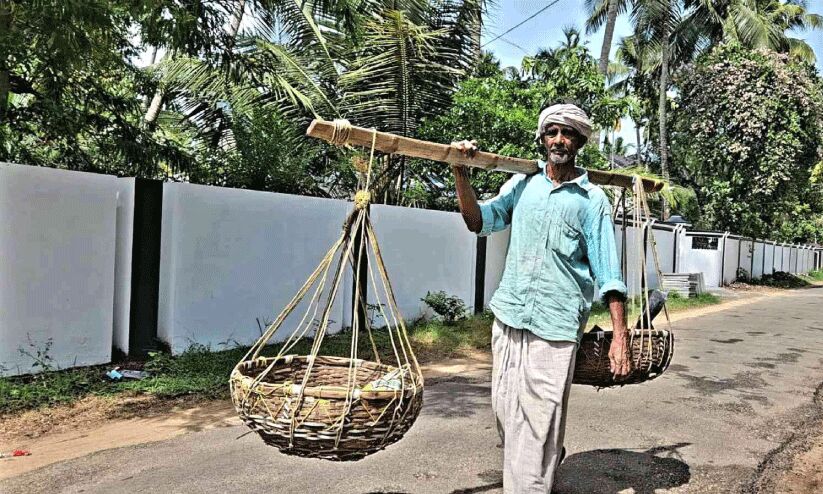 ഇബ്രാഹിമിന്റെ മീൻവിളിക്ക് കാതോർത്ത്... ഇബ്രാഹിമിന്റെ മീൻവിളിക്ക് കാതോർത്ത്...