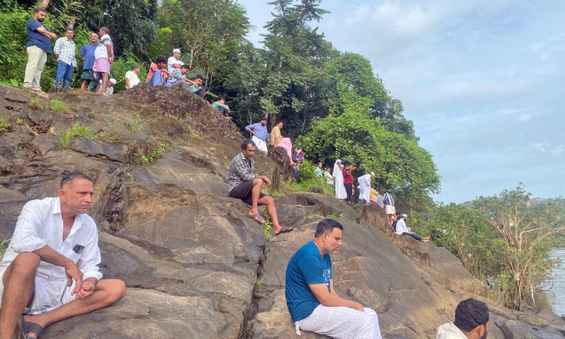 പുഴയിൽ കാണാതായ വിദ്യാർഥിനിയെ കണ്ടെത്താനായില്ല പുഴയിൽ കാണാതായ വിദ്യാർഥിനിയെ കണ്ടെത്താനായില്ല