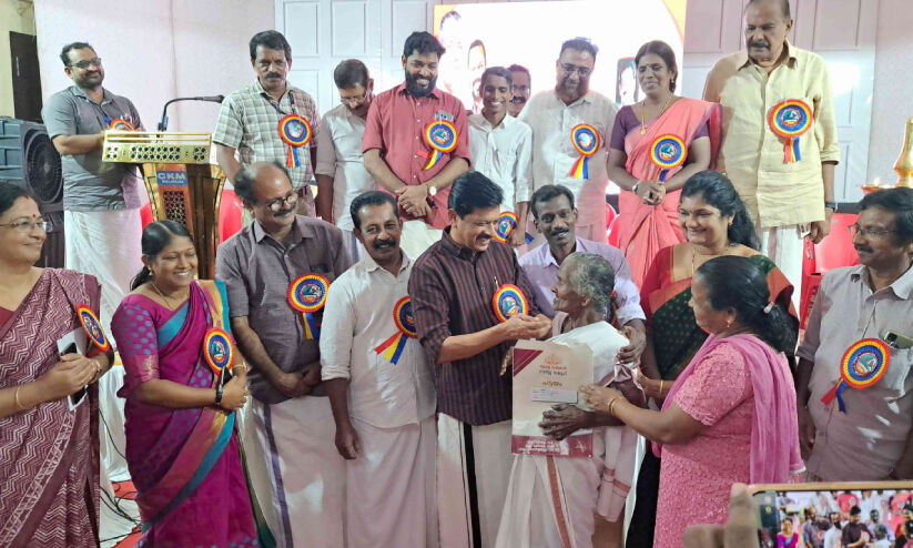 ചേലക്കരയിൽ 377കുടുംബങ്ങൾക്ക് കൂടി പട്ടയം നൽകി ചേലക്കരയിൽ 377കുടുംബങ്ങൾക്ക് കൂടി പട്ടയം നൽകി