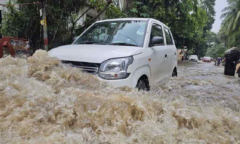 പേമാരിയിൽ കൊൽക്കത്ത നഗരം വെള്ളത്തിനടിയിൽ; 7 മരണം പേമാരിയിൽ കൊൽക്കത്ത നഗരം വെള്ളത്തിനടിയിൽ; 7 മരണം