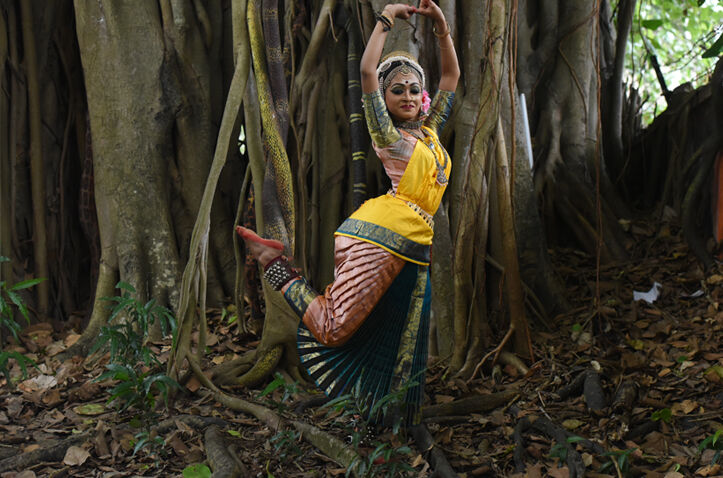 നർത്തനമാടുവാൻ മോഹമാണെങ്കിലീ....