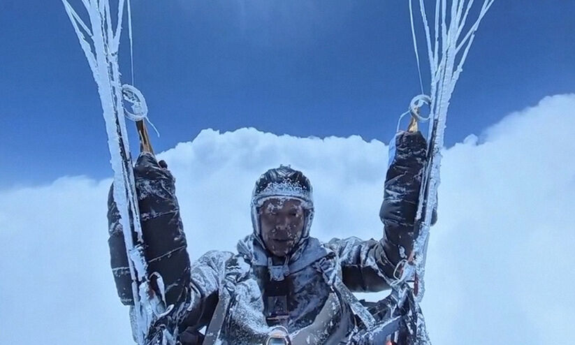 അബദ്ധത്തിൽ പറന്നു ചെന്നത് മേഘങ്ങൾക്കിടയിലേക്ക്; തലനാരിഴക്ക് രക്ഷപ്പെട്ട് ചൈനീസ് പാരാഗ്ലൈഡർ; വൈറലായി വീഡിയോ അബദ്ധത്തിൽ പറന്നു ചെന്നത് മേഘങ്ങൾക്കിടയിലേക്ക്; തലനാരിഴക്ക് രക്ഷപ്പെട്ട് ചൈനീസ് പാരാഗ്ലൈഡർ; വൈറലായി വീഡിയോ