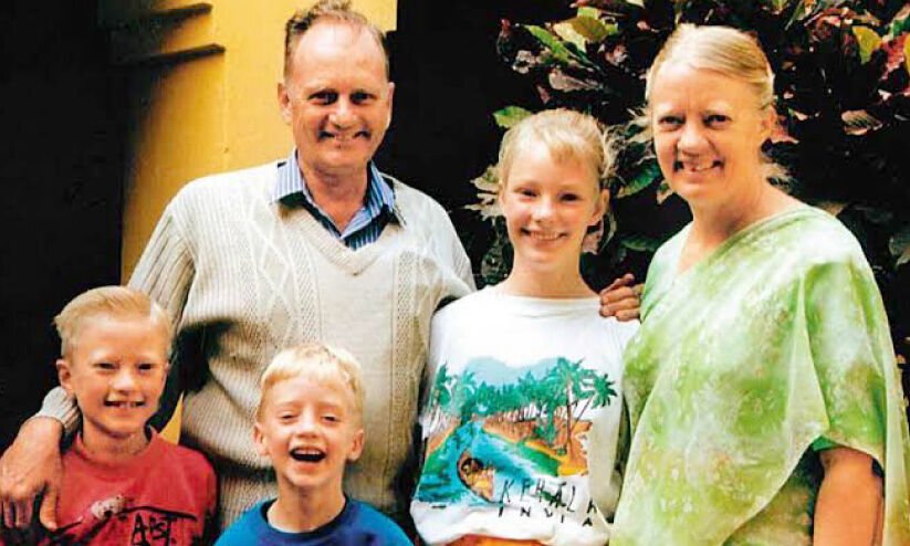 ആദ്യം ചുട്ടുകൊന്നു പിന്നെ കൊഞ്ഞനംകുത്തി ആദ്യം ചുട്ടുകൊന്നു പിന്നെ കൊഞ്ഞനംകുത്തി