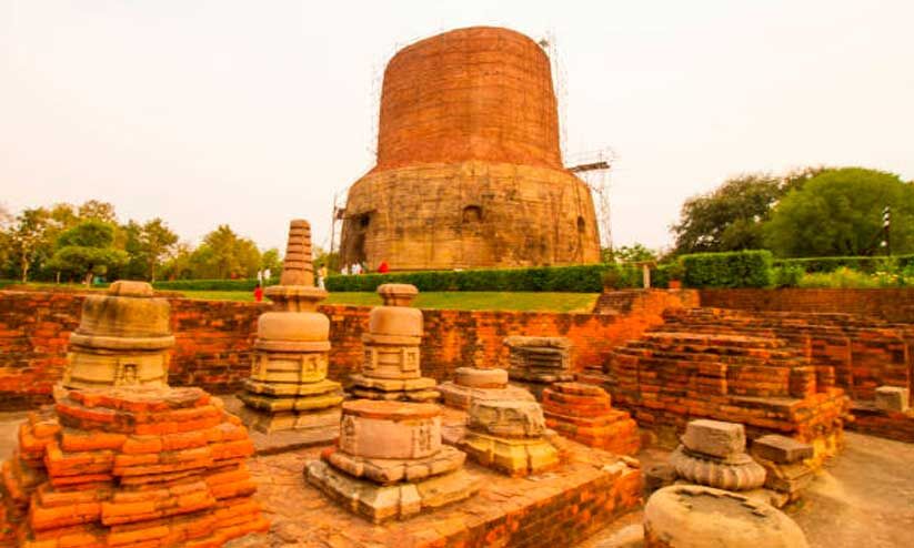 ഇന്ത്യൻ റിപ്പബ്ലിക്കിന്റെ മുദ്രപേറുന്ന സാരാനാഥിലേക്ക് യുനെസ്കോ സംഘം എത്തുമ്പോൾ ഇന്ത്യൻ റിപ്പബ്ലിക്കിന്റെ മുദ്രപേറുന്ന സാരാനാഥിലേക്ക് യുനെസ്കോ സംഘം എത്തുമ്പോൾ