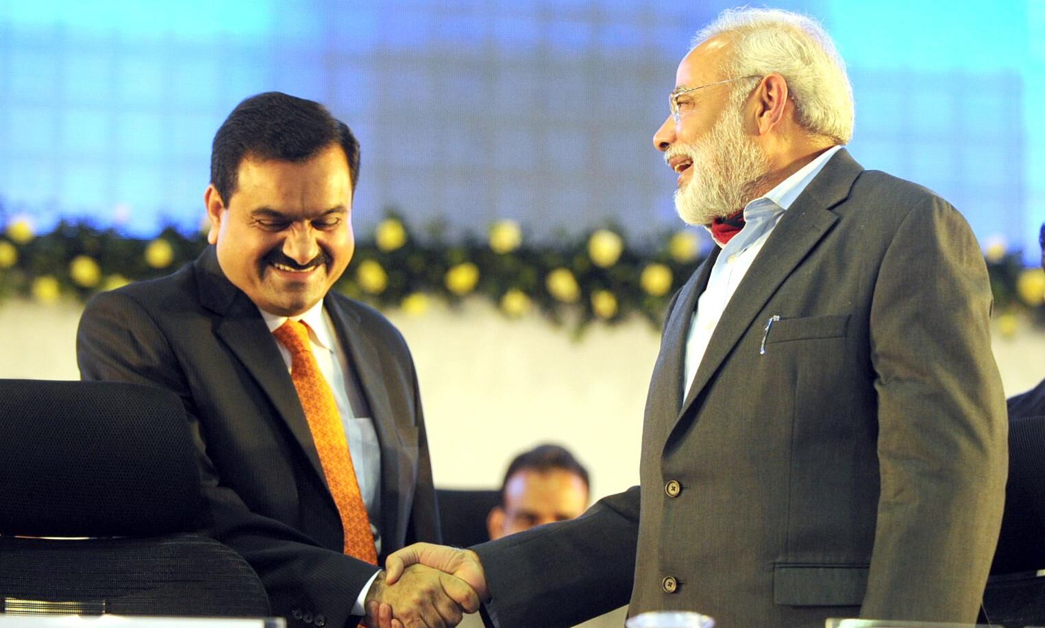 കോർപറേറ്റ് വികസന ഭീകരതയും കീഴാള ജീവിതങ്ങളുടെ വംശനശീകരണവും കോർപറേറ്റ് വികസന ഭീകരതയും കീഴാള ജീവിതങ്ങളുടെ വംശനശീകരണവും